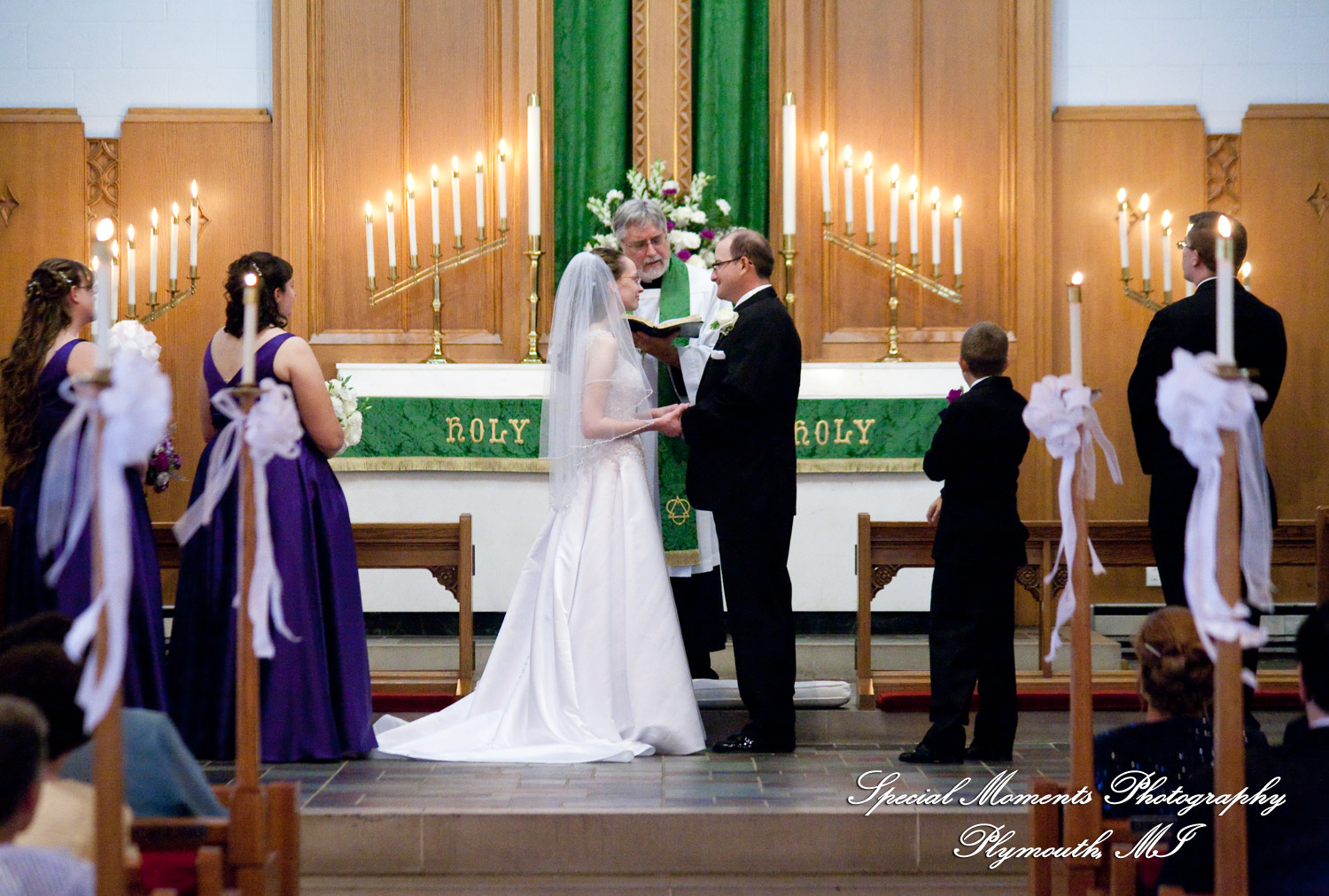 Mary Ann & Kevin at Emmanuel Lutheran Dearborn MI wedding photograph
