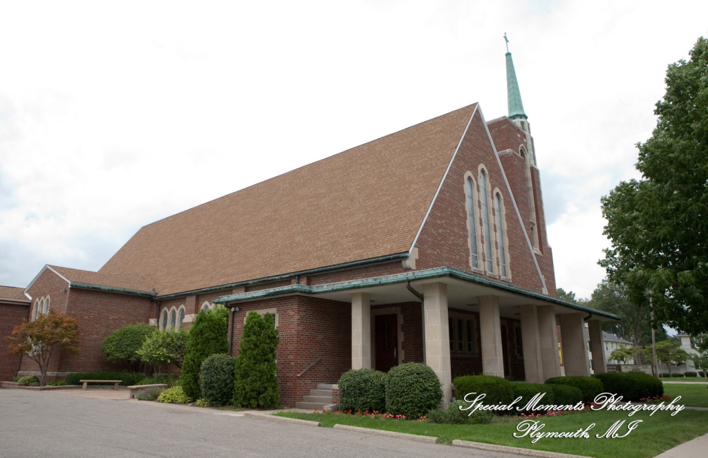 Mary Ann & Kevin at Emmanuel Lutheran Dearborn MI wedding photograph