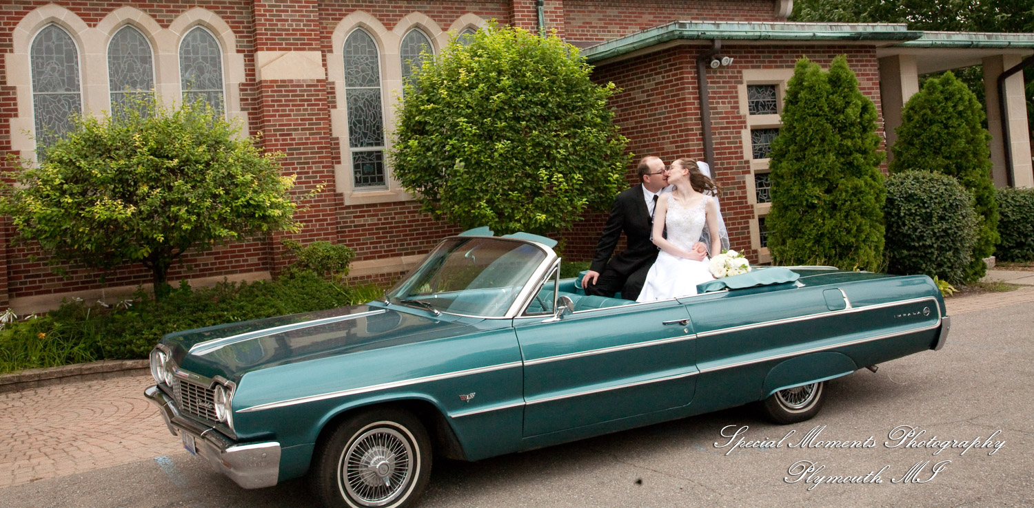 Mary Ann & Kevin at Emmanuel Lutheran Dearborn MI wedding photograph