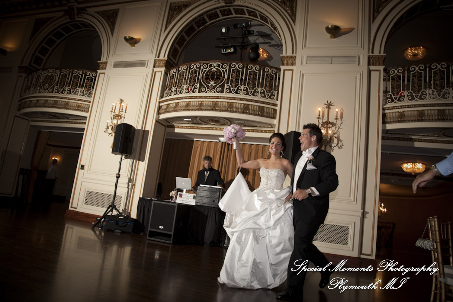 Dave & Angie at Colony Club Detroit MI wedding photography