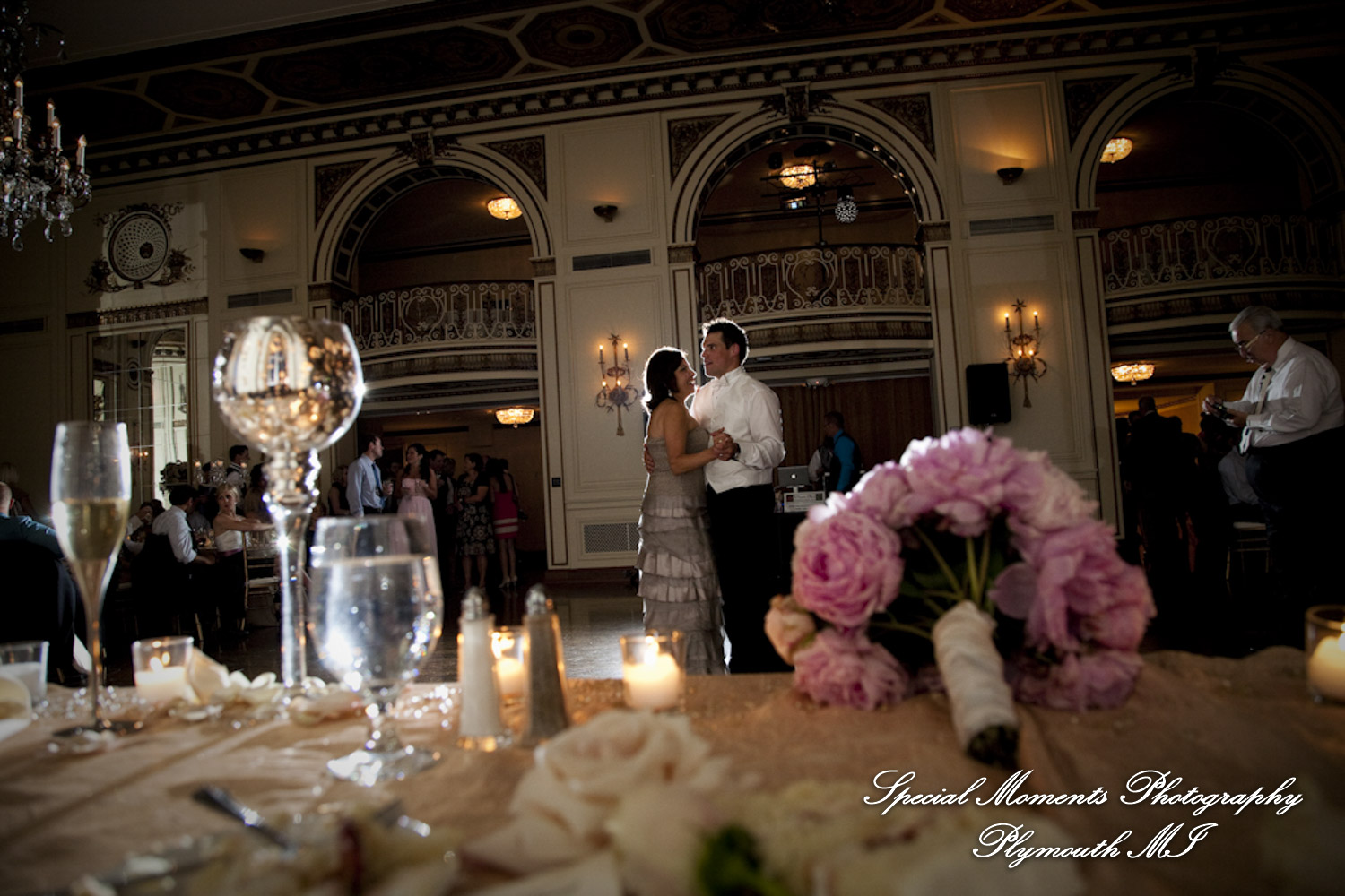 Dave & Angie at Colony Club Detroit MI wedding photography