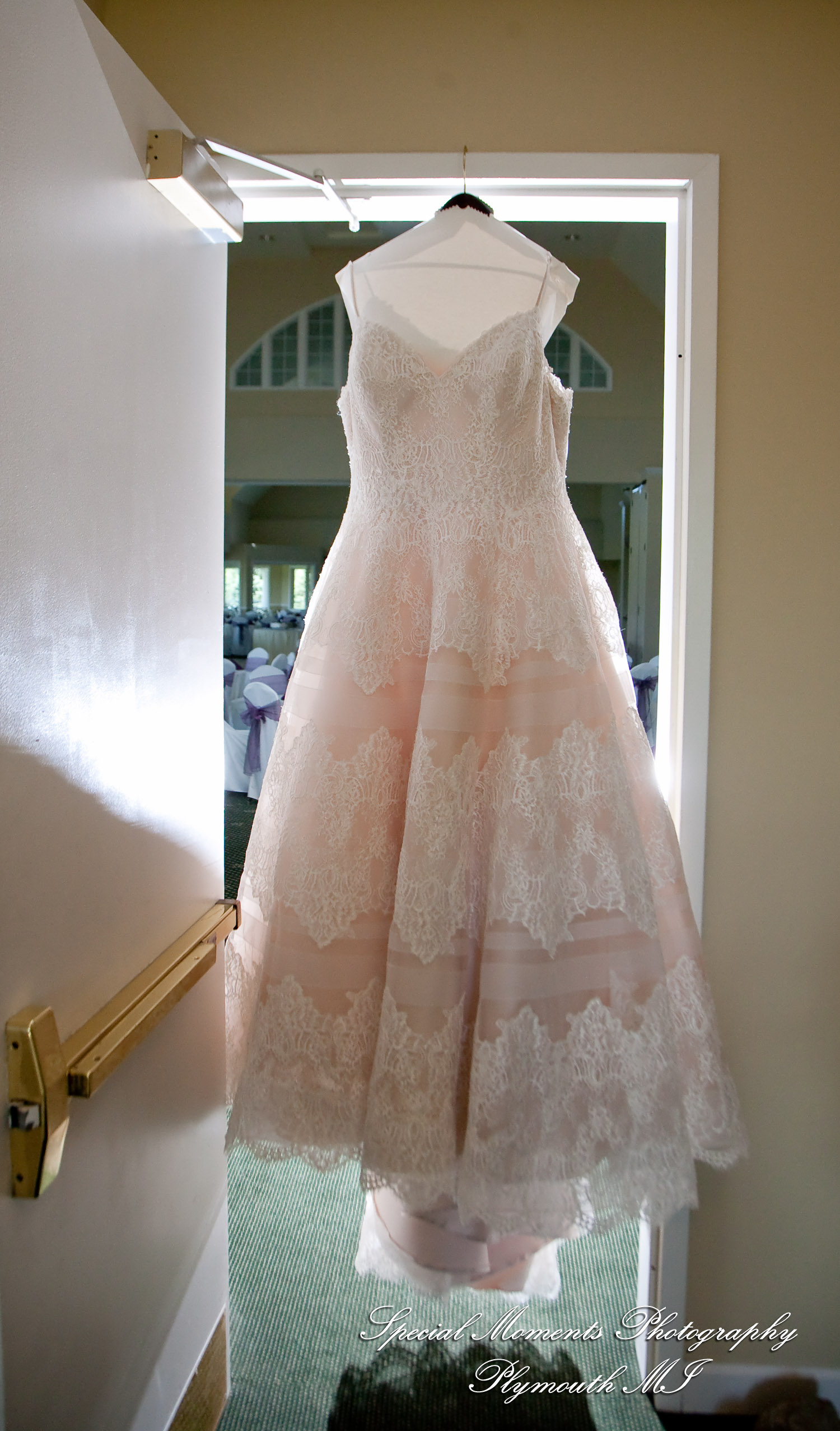 Sarah & Ron at Boulder Pointe Golf Club & Banquet Center Oxford MI wedding photograph