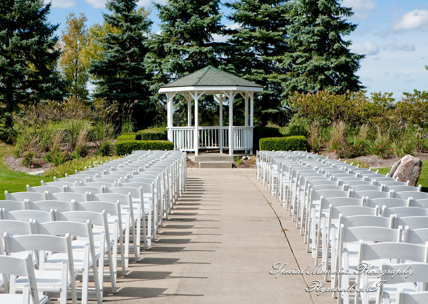Sarah & Ron at Boulder Pointe Golf Club & Banquet Center Oxford MI wedding photograph