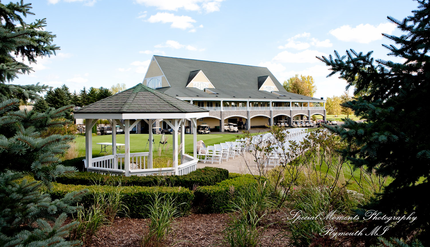 Sarah & Ron at Boulder Pointe Golf Club & Banquet Center Oxford MI wedding photograph