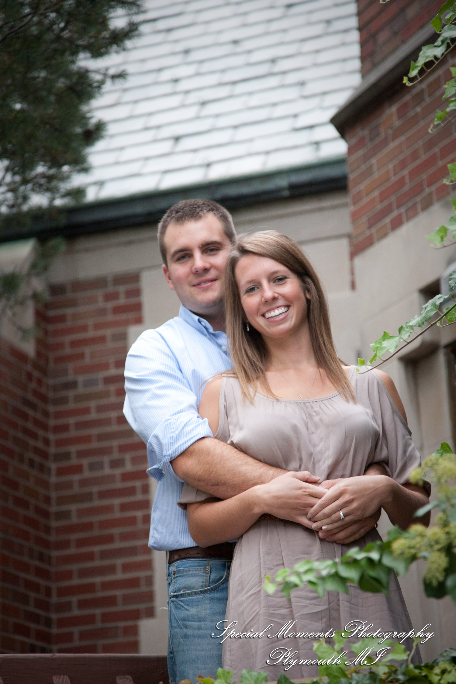 Andy & Jamie at MSU Campus East Lansing MI engagement photograph