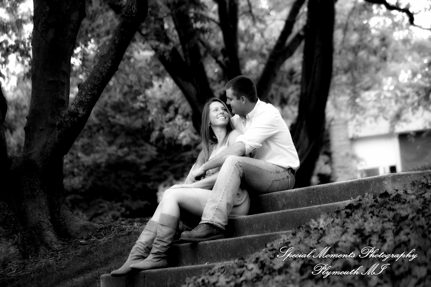 Andy & Jamie at MSU Campus East Lansing MI engagement photograph