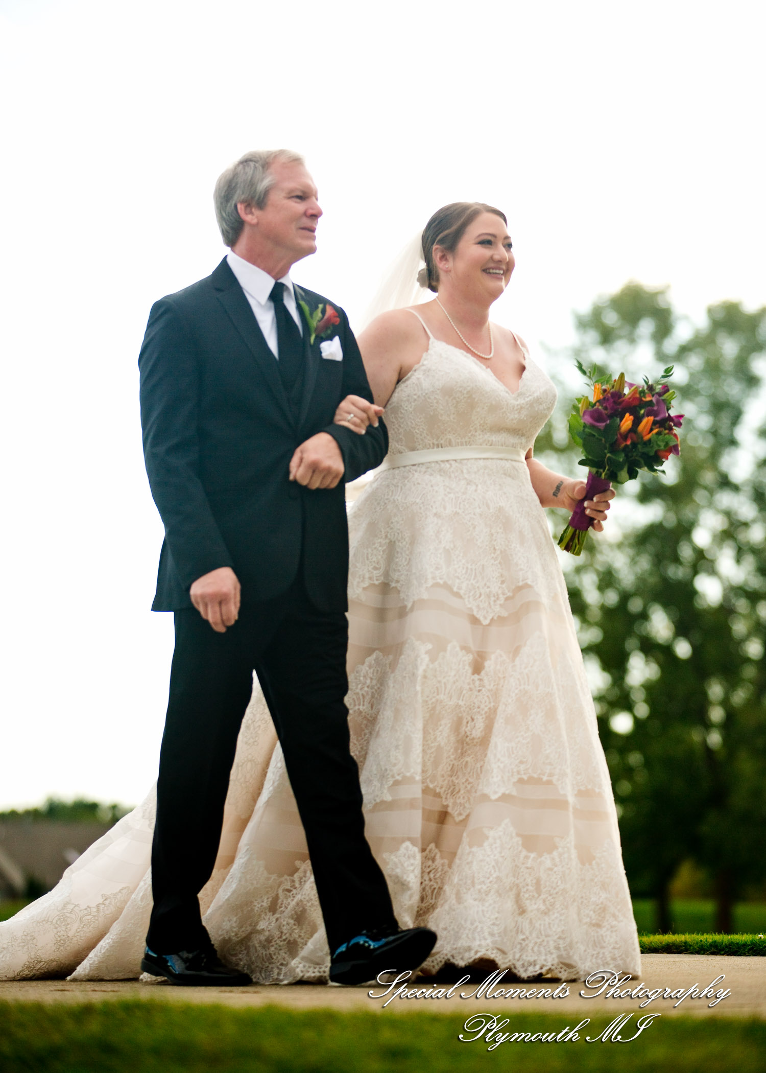 Sarah & Ron at Boulder Pointe Golf Club & Banquet Center Oxford MI wedding photograph