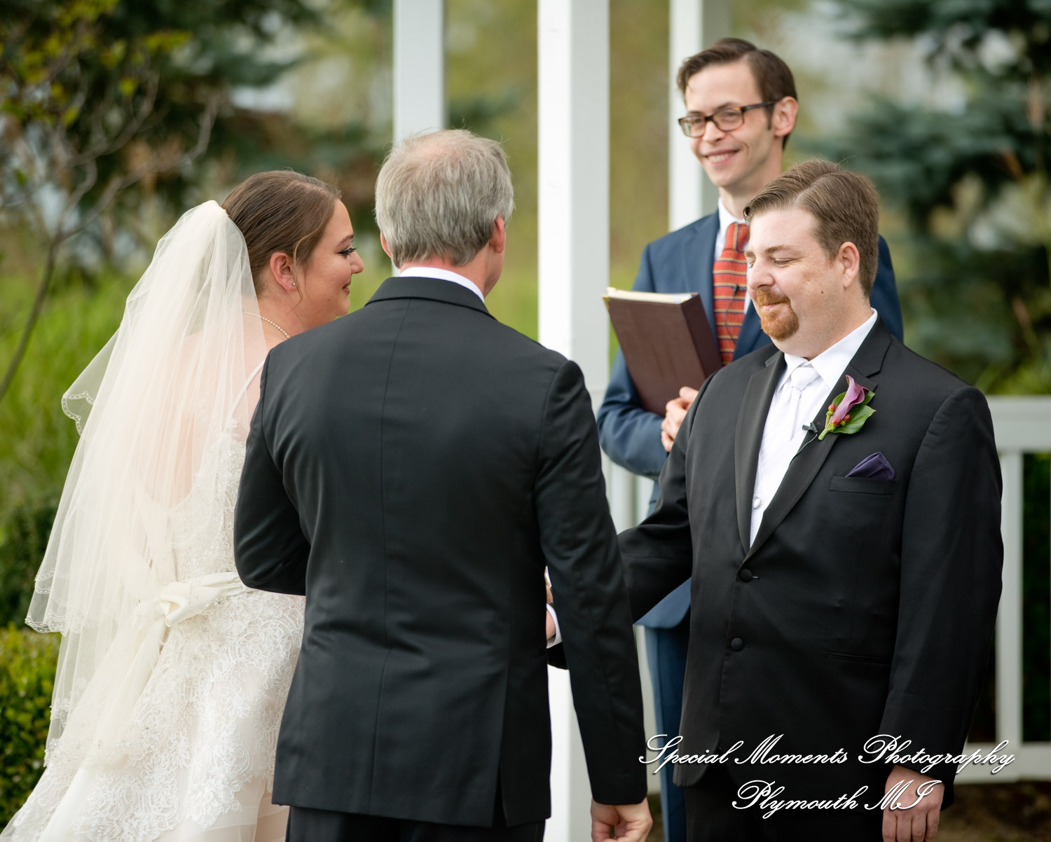 Sarah & Ron at Boulder Pointe Golf Club & Banquet Center Oxford MI wedding photograph