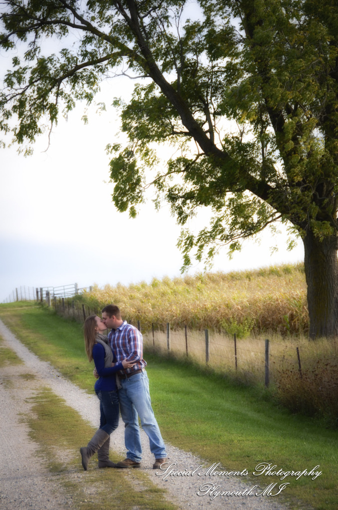 Andy & Jamie at MSU Campus East Lansing MI engagement photograph