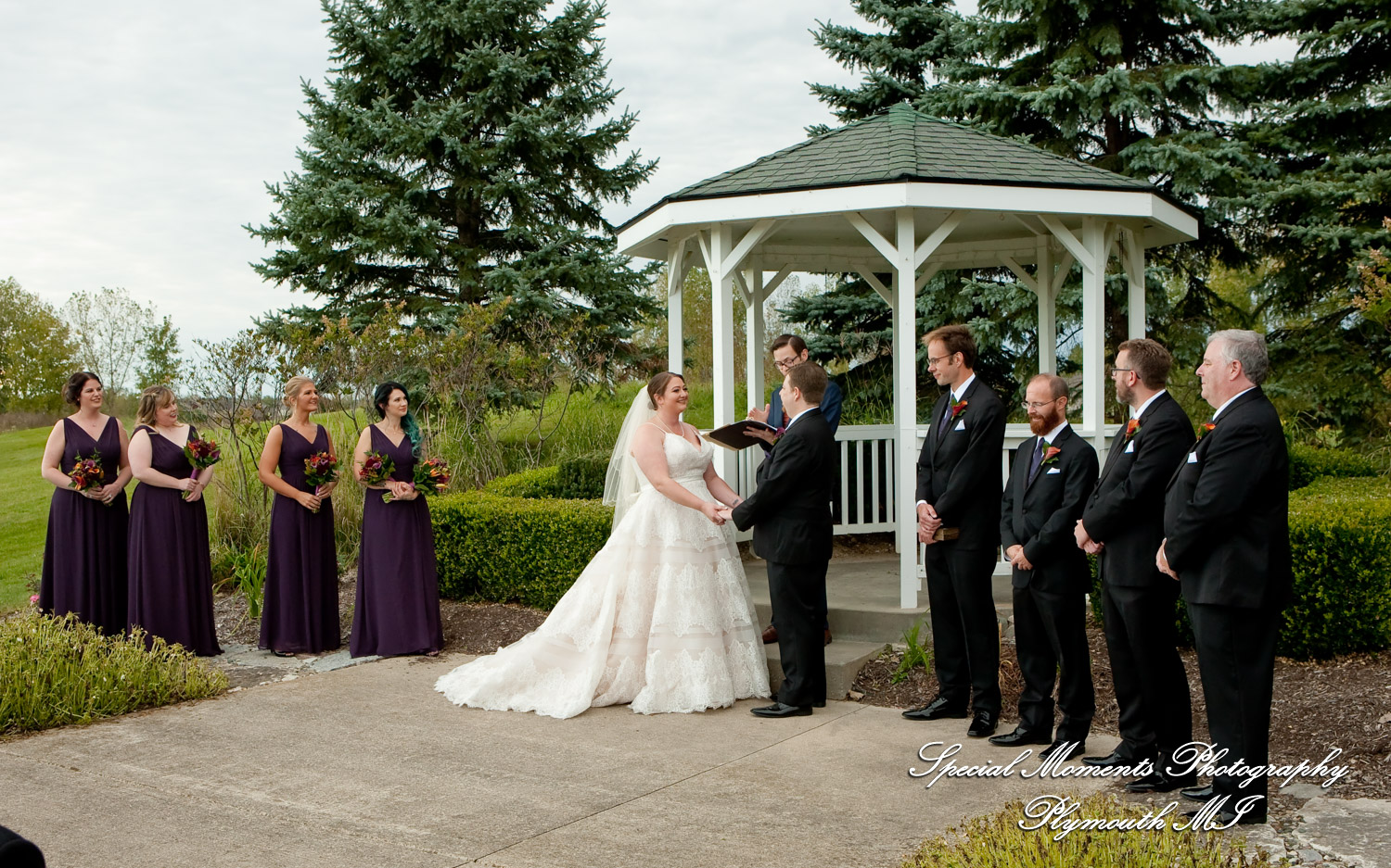 Sarah & Ron at Boulder Pointe Golf Club & Banquet Center Oxford MI wedding photograph