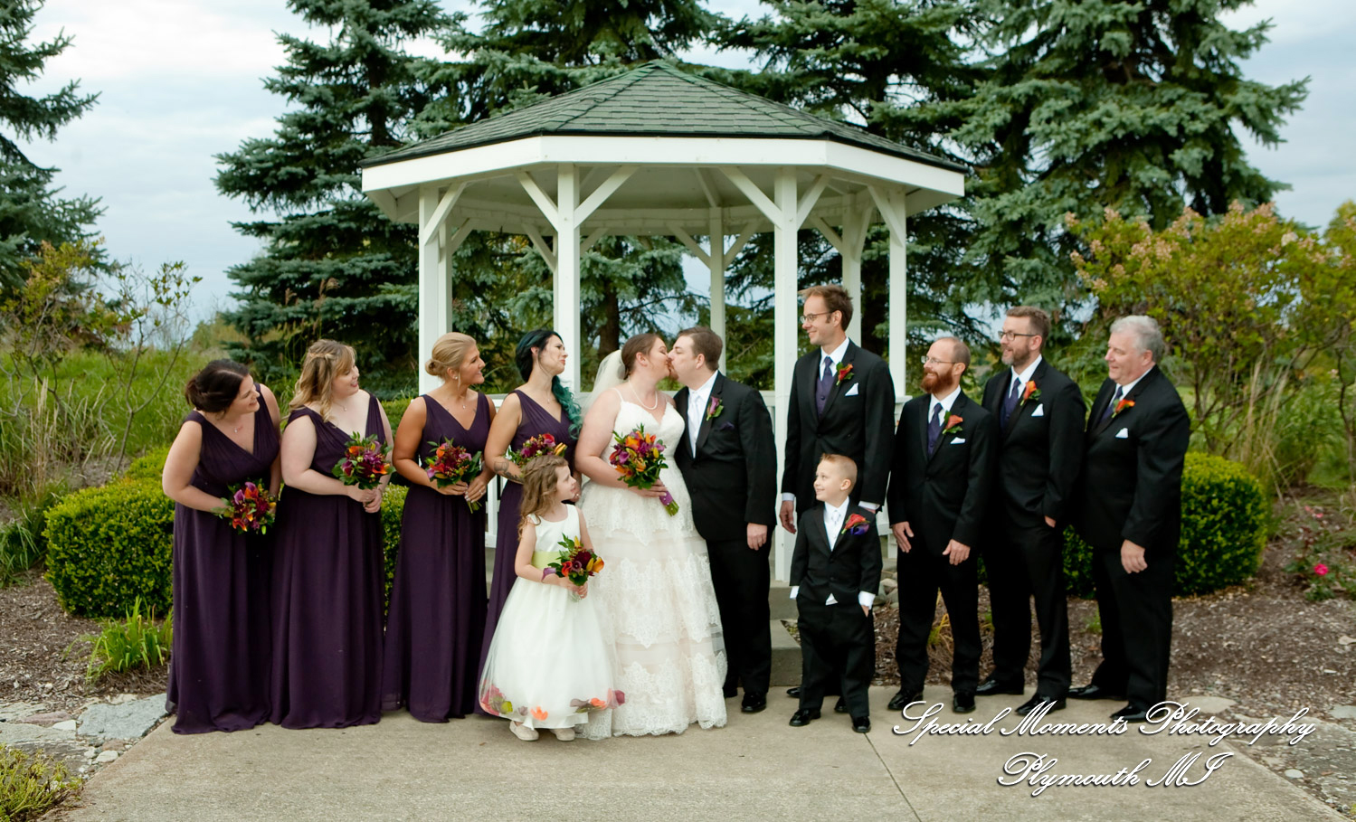 Sarah & Ron at Boulder Pointe Golf Club & Banquet Center Oxford MI wedding photograph