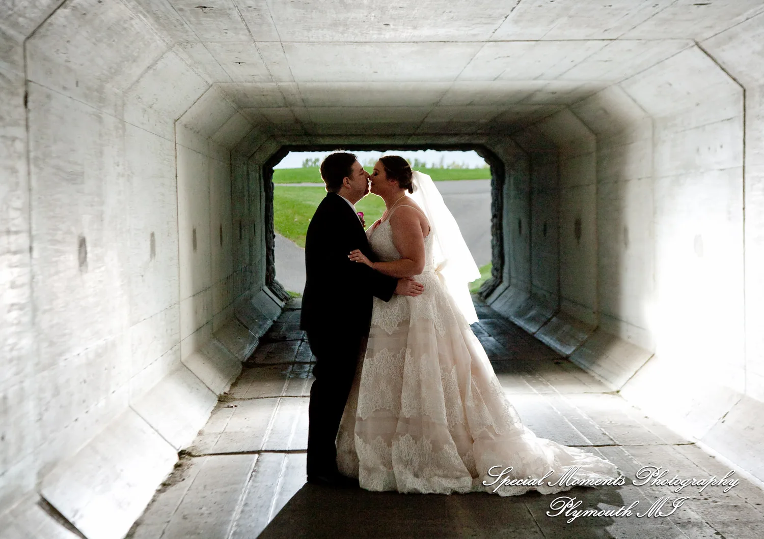 Boulder Pointe Golf Club & Banquet Center Oxford MI wedding photograph