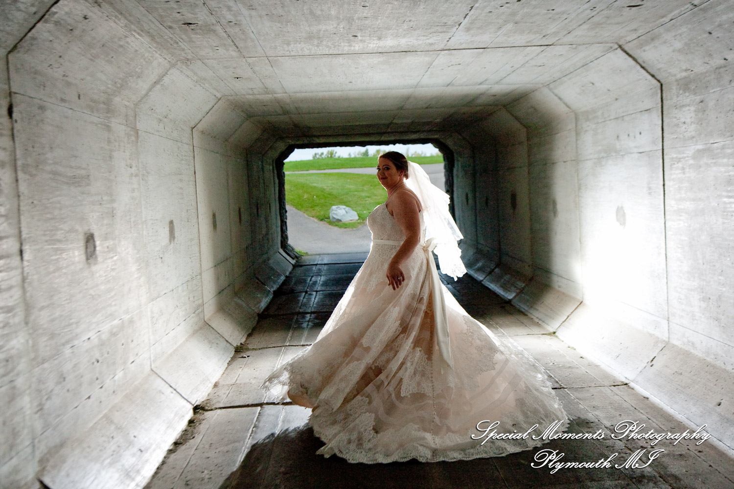 Sarah & Ron at Boulder Pointe Golf Club & Banquet Center Oxford MI wedding photograph