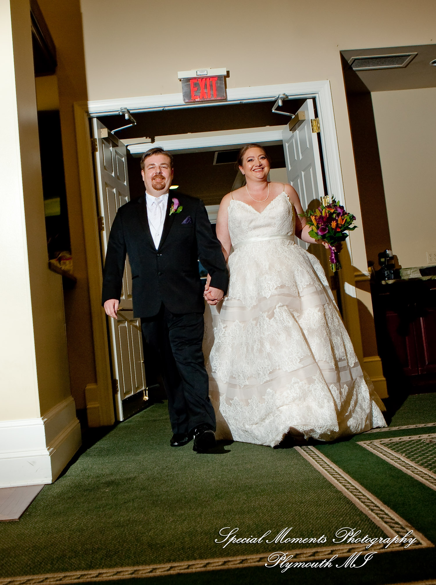 Sarah & Ron at Boulder Pointe Golf Club & Banquet Center Oxford MI wedding photograph