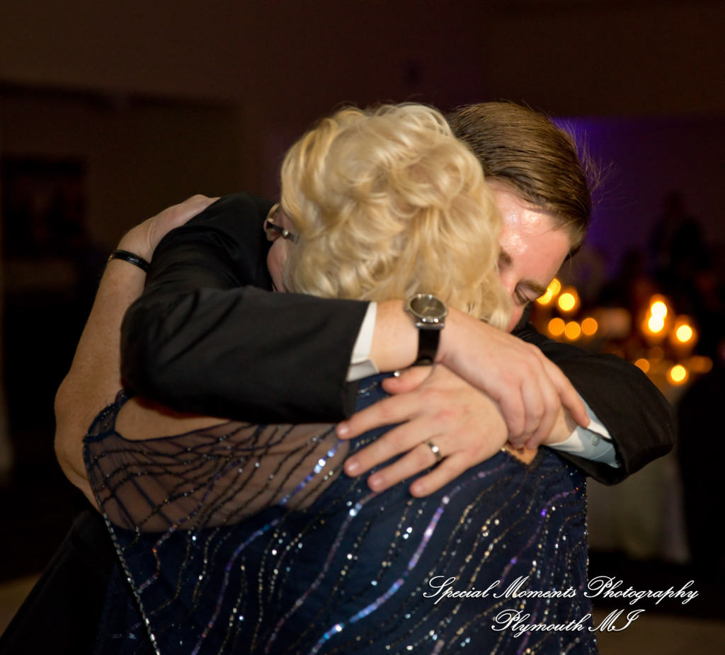 Sarah & Ron at Boulder Pointe Golf Club & Banquet Center Oxford MI wedding photograph