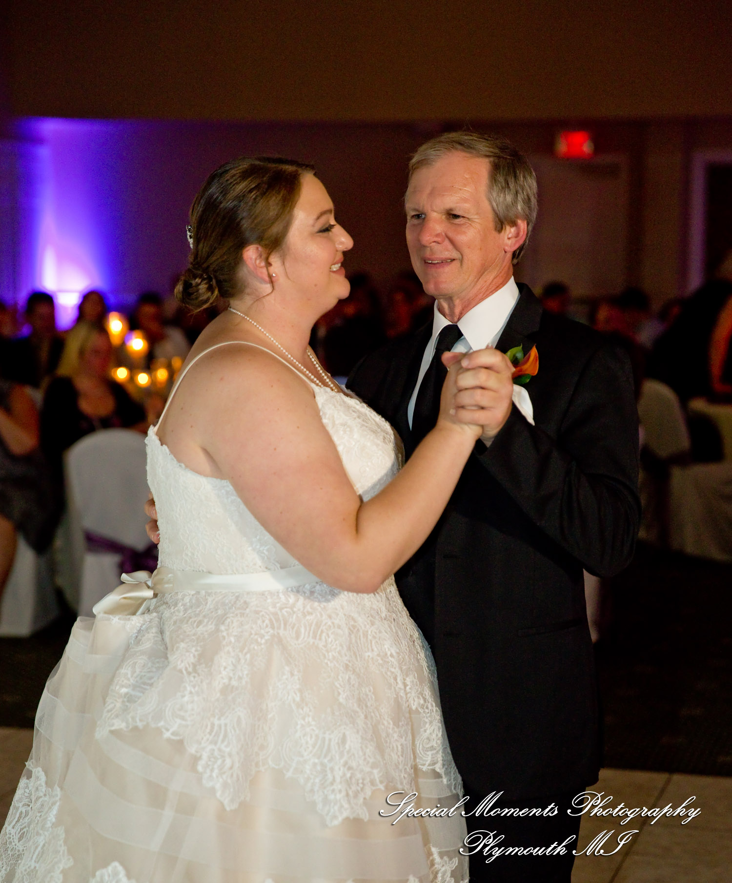 Sarah & Ron at Boulder Pointe Golf Club & Banquet Center Oxford MI wedding photograph