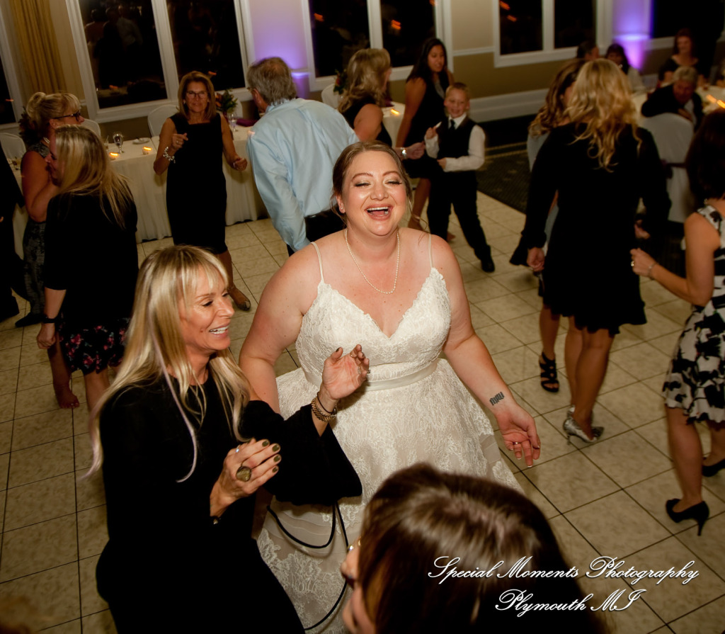 Sarah & Ron at Boulder Pointe Golf Club & Banquet Center Oxford MI wedding photograph