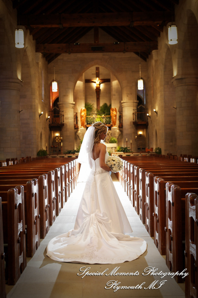 Jim & Mary at St. Hugo of the Hills Bloomfield Hills MI wedding photograph