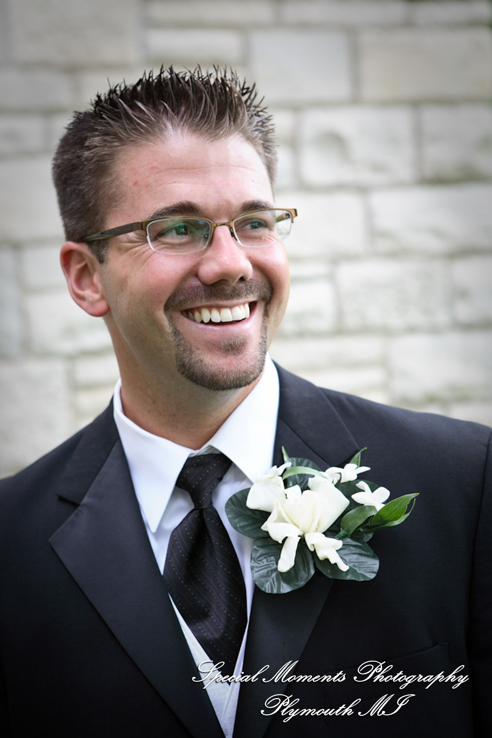 Jim & Mary at St. Hugo of the Hills Bloomfield Hills MI wedding photograph