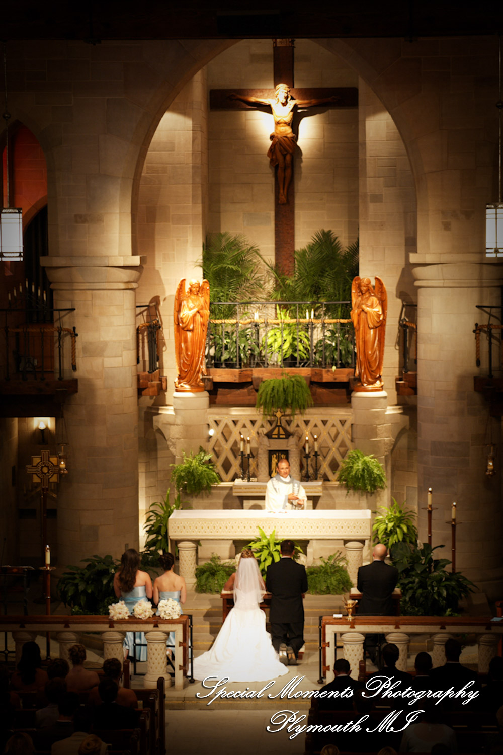 Jim & Mary at St. Hugo of the Hills Bloomfield Hills MI wedding photograph