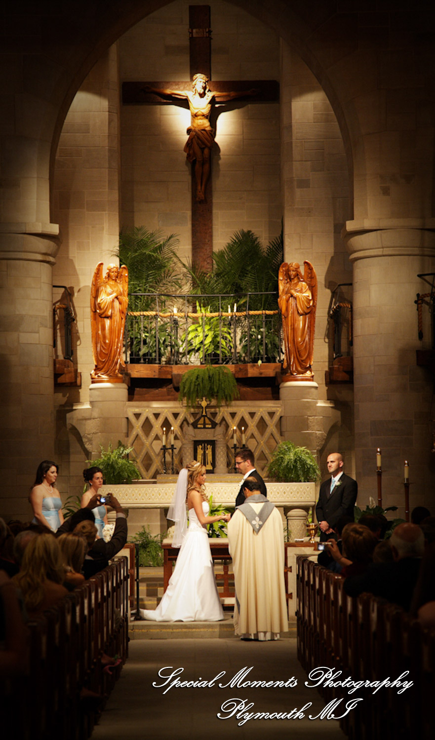 Jim & Mary at St. Hugo of the Hills Bloomfield Hills MI wedding photograph