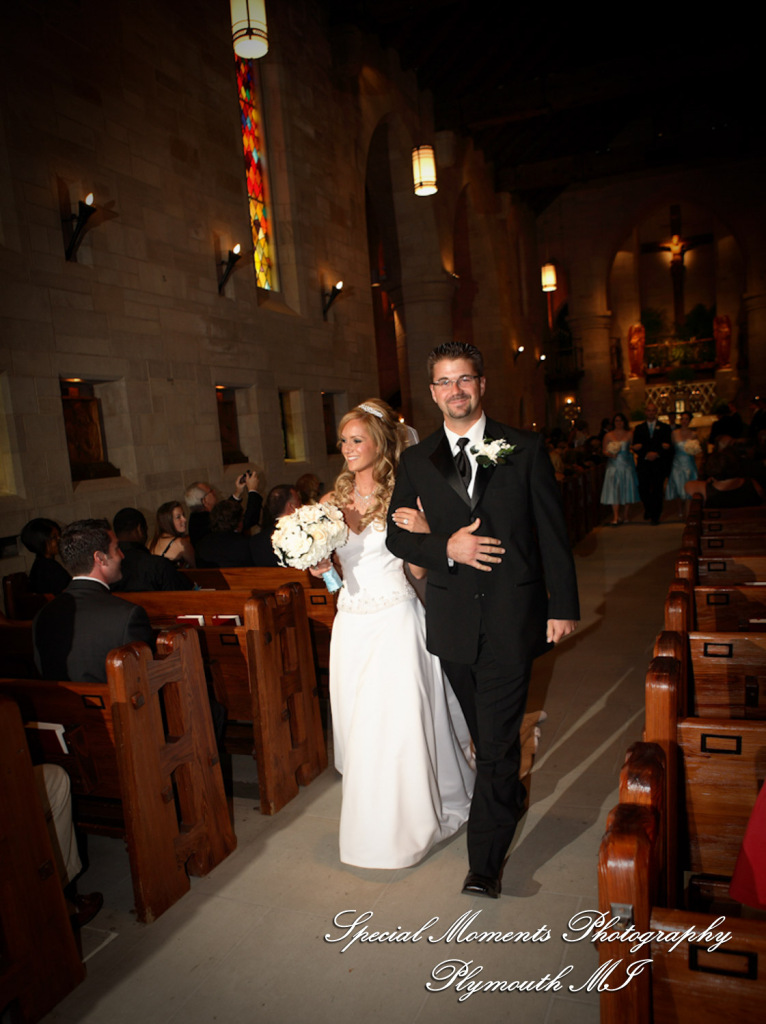 Jim & Mary at St. Hugo of the Hills Bloomfield Hills MI wedding photograph