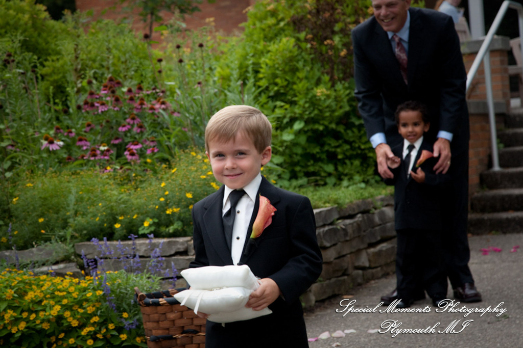 Rory & Ally at Matthaei Botanical Gardens Ann Arbor MI wedding photograph
