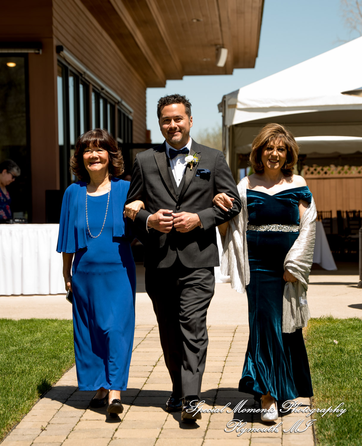 Lenore & Michael at Stonebridge Golf Club - Ann Arbor MI wedding photograph