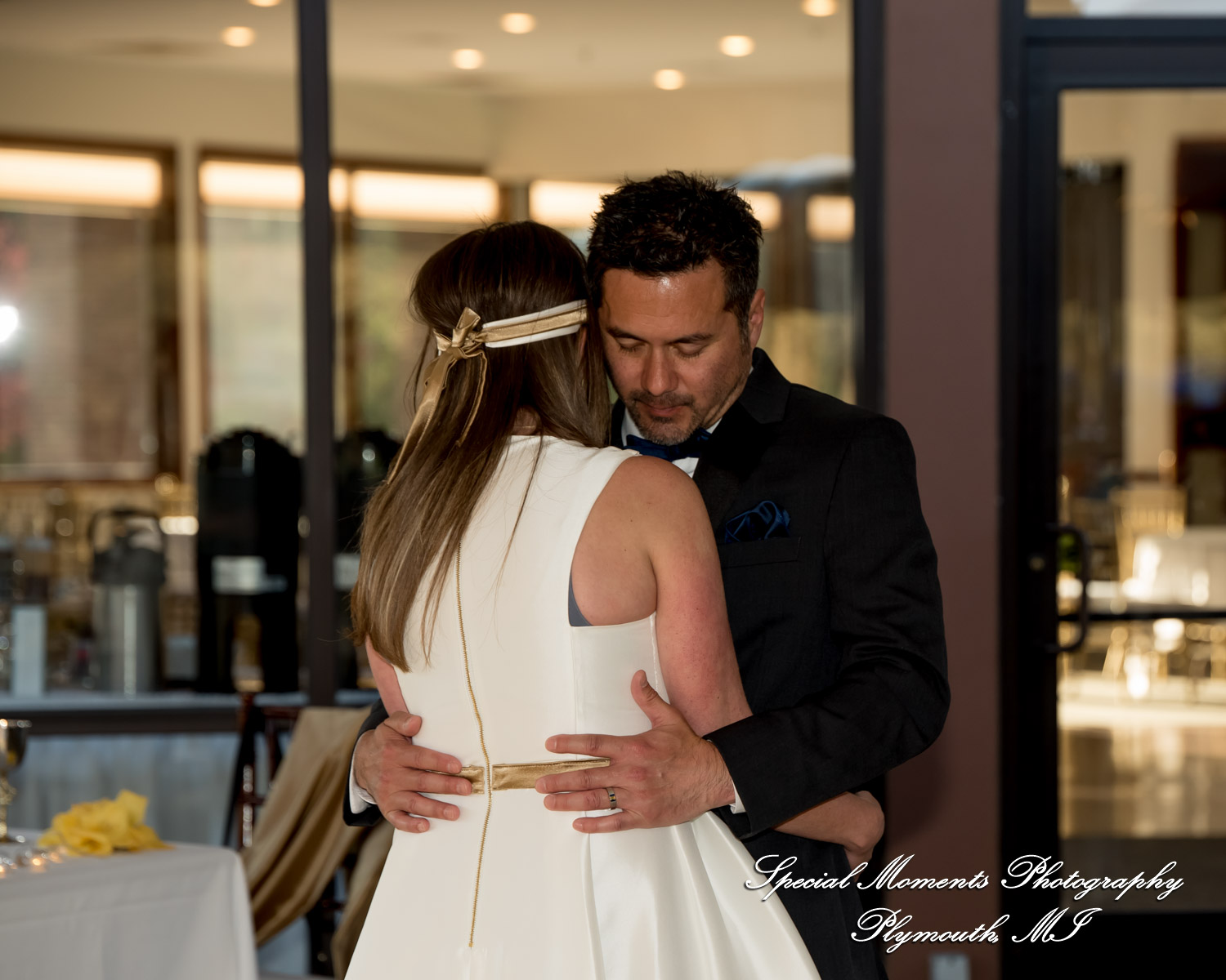 Lenore & Michael at Stonebridge Golf Club Ann Arbor MI wedding photograph