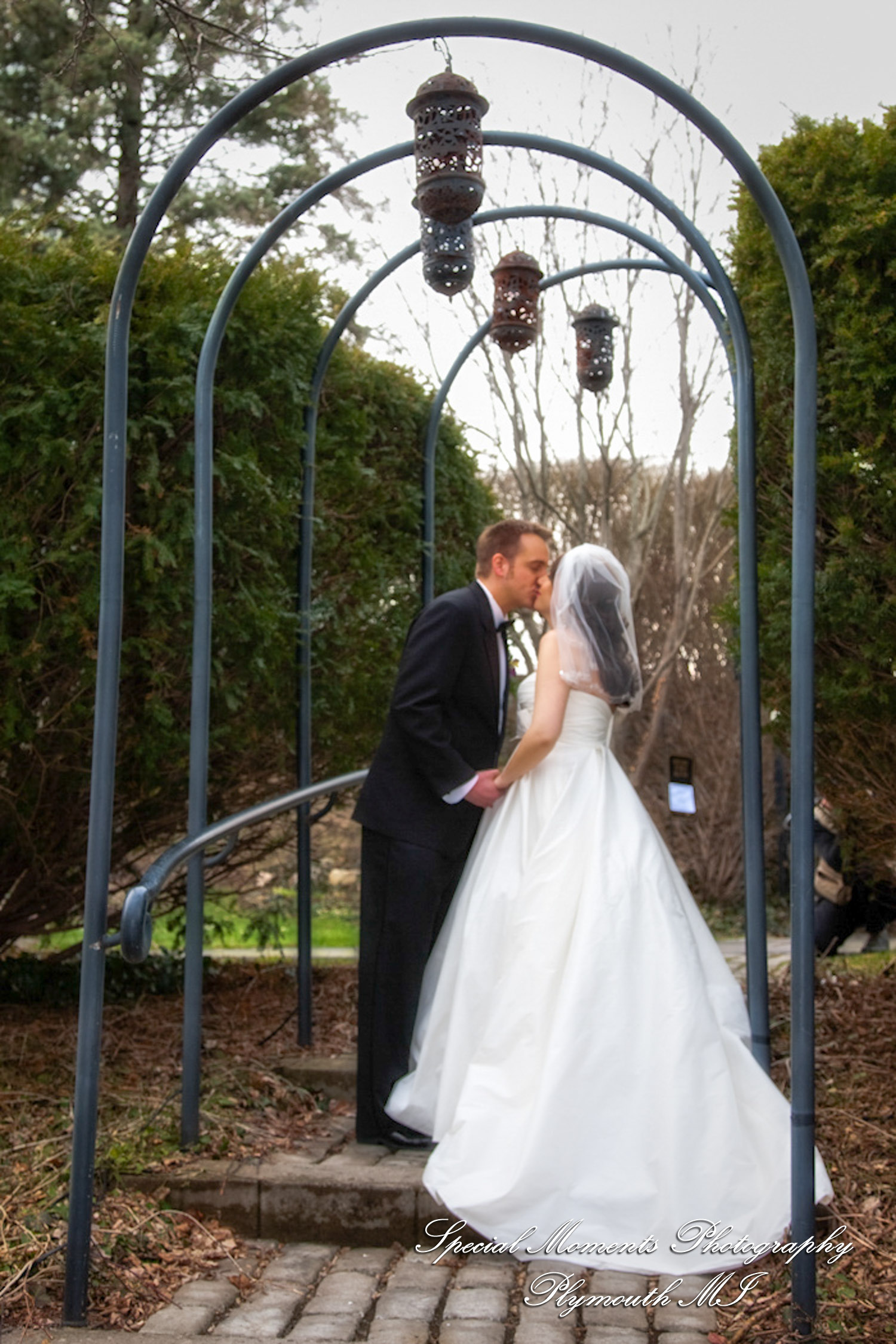 Theodore & Jamie at Wellers Carriage House Saline MI wedding photograph
