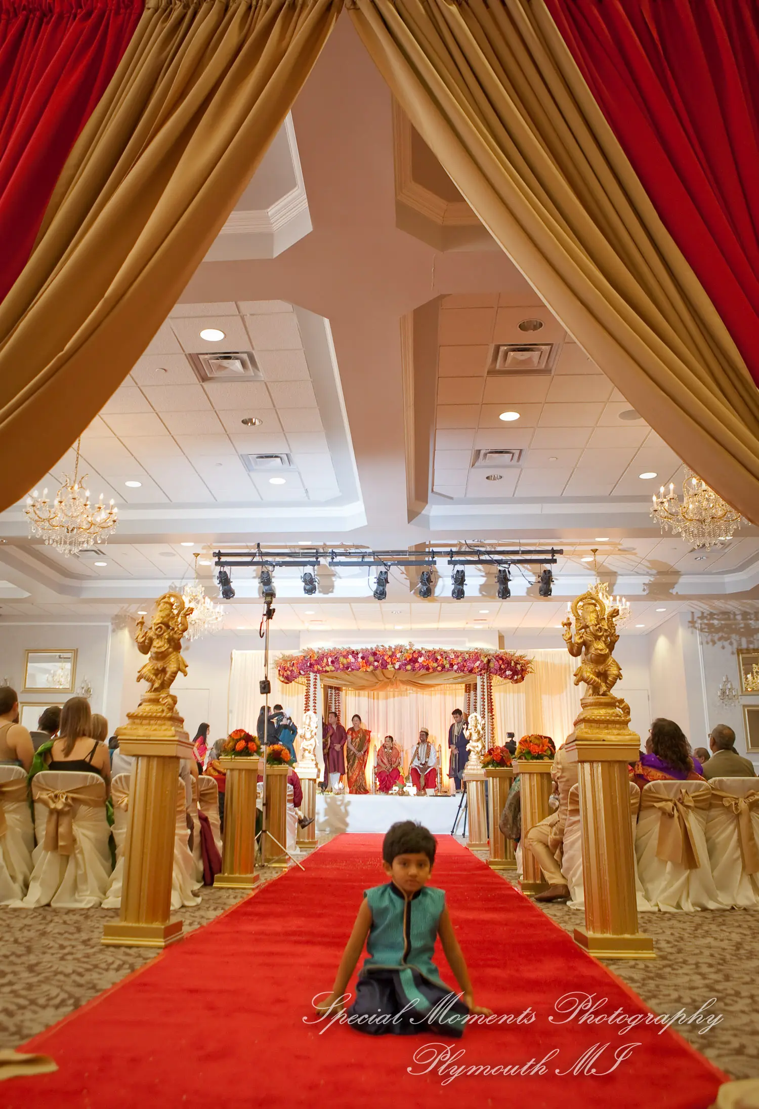 Bharatiya Temple Troy MI wedding photograph