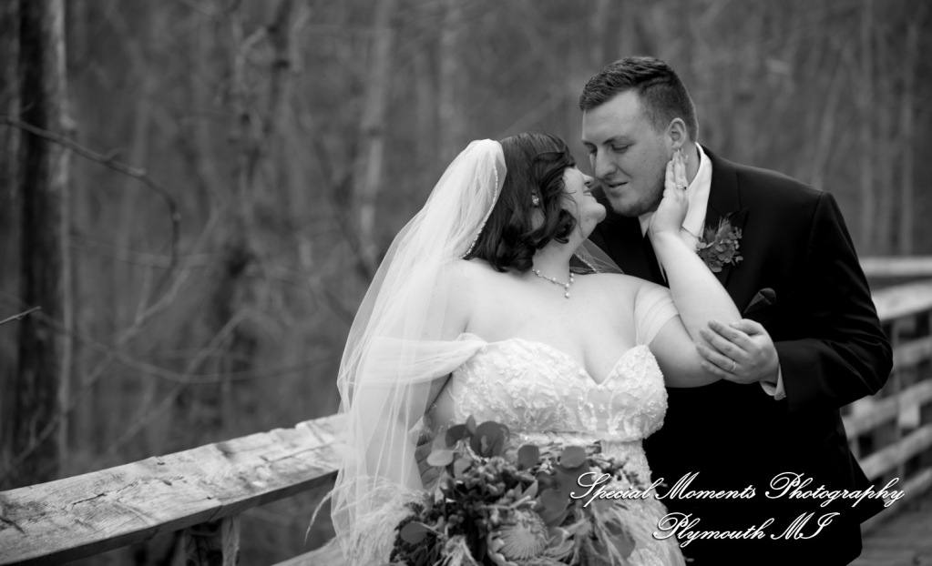 Sarah & Chad at Bloomfield Nature Preserve MI wedding photograph