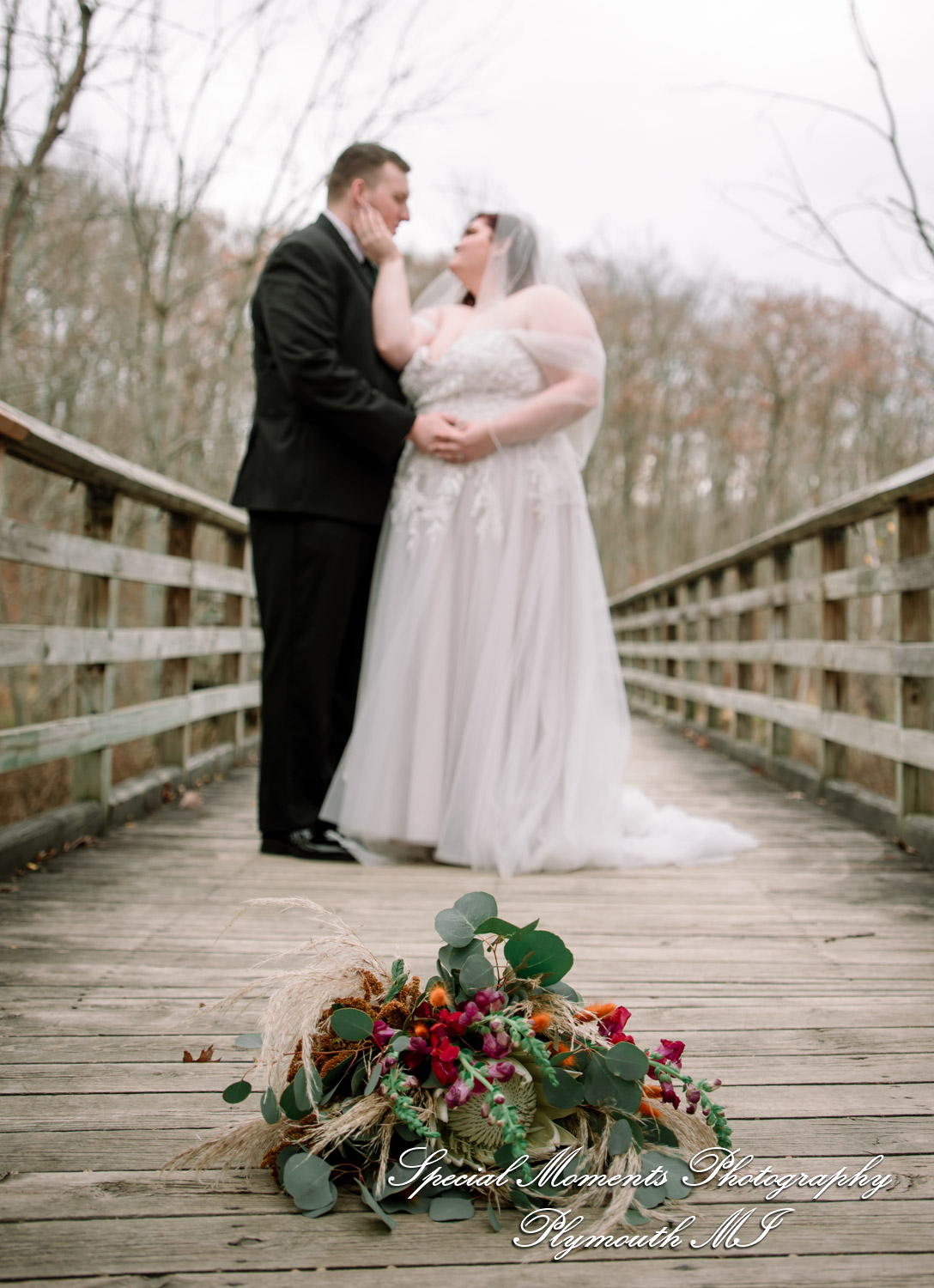 Sarah & Chad at Bloomfield Nature Preserve MI wedding photograph
