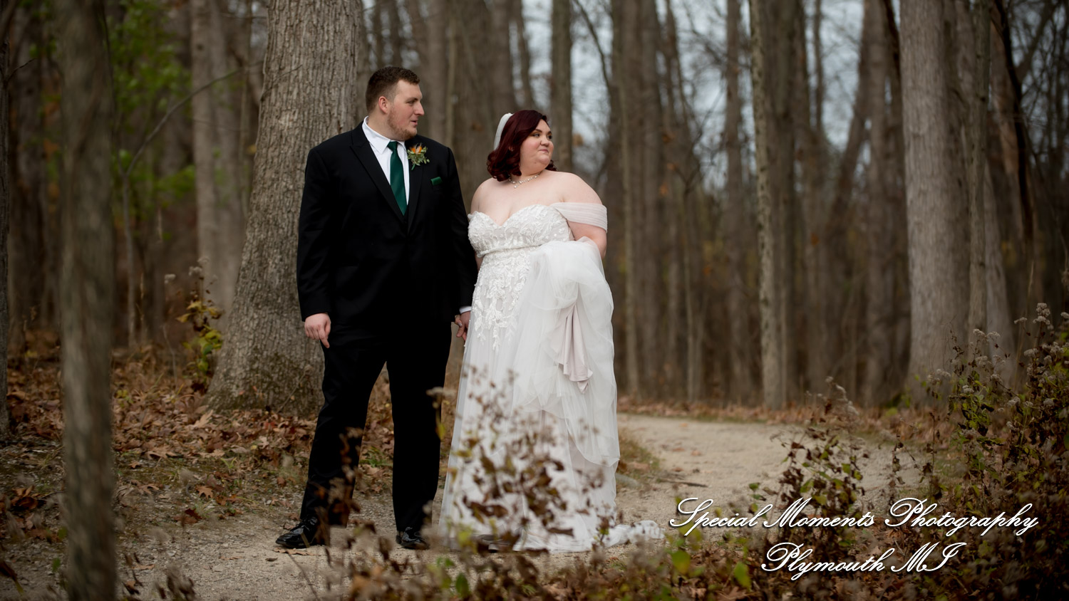 Sarah & Chad at Bloomfield Nature Preserve MI wedding photograph