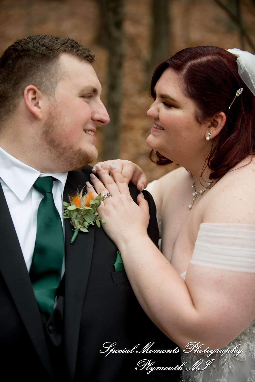 Sarah & Chad at Bloomfield Nature Preserve MI wedding photograph