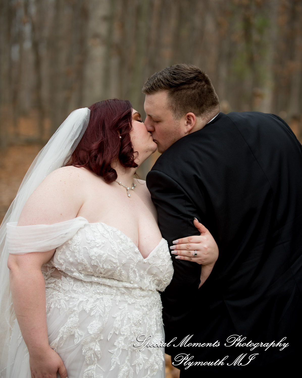 Sarah & Chad at Bloomfield Nature Preserve MI wedding photograph
