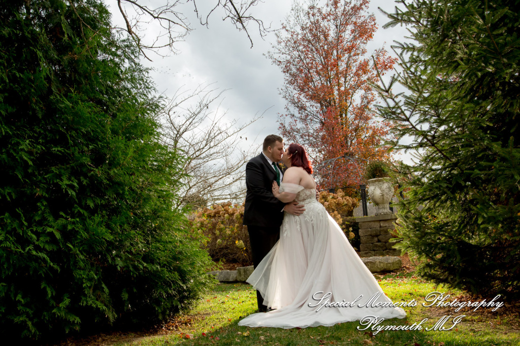 Sarah & Chad at Tina's Country House Macomb Township MI wedding photograph