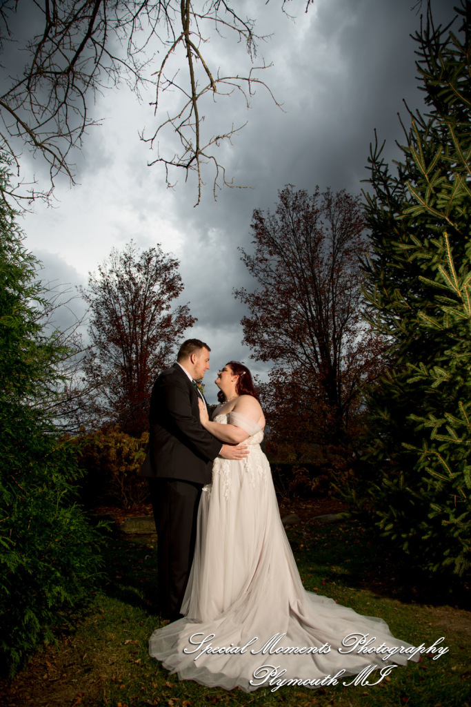 Sarah & Chad at Tina's Country House Macomb Township MI wedding photograph