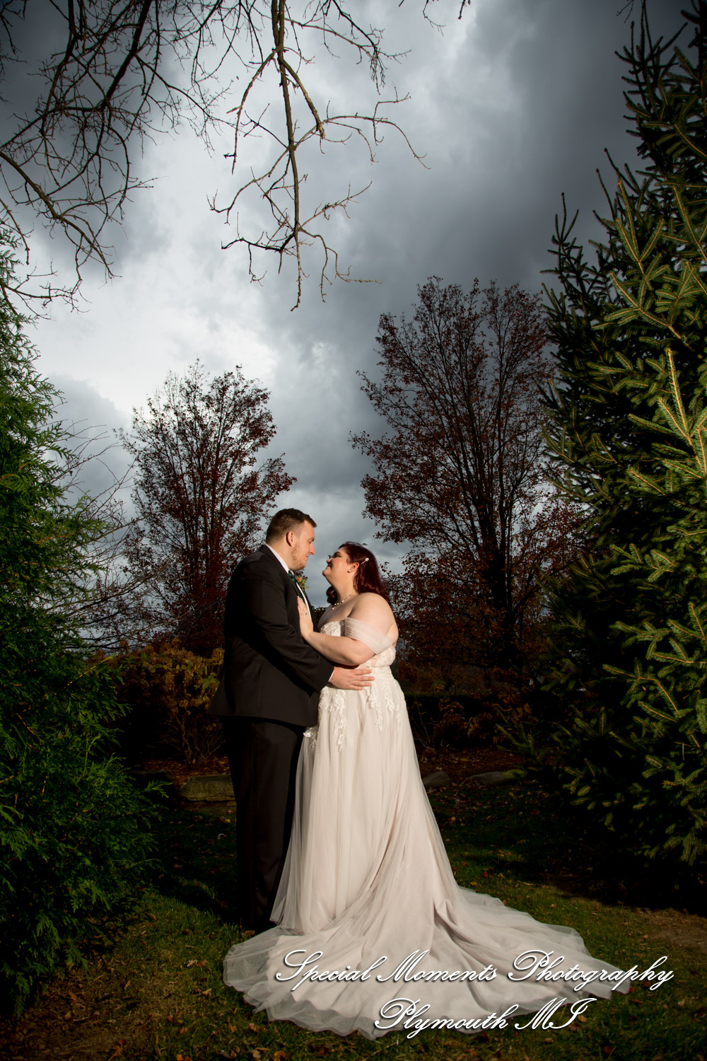 Sarah & Chad at Tina's Country House Macomb Township MI wedding photograph
