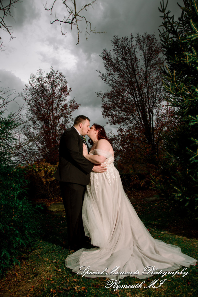 Sarah & Chad at Tina's Country House Macomb Township MI wedding photograph