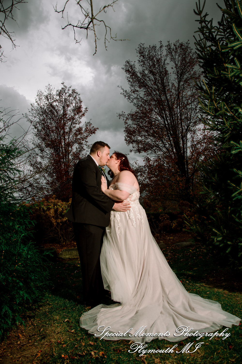 Sarah & Chad at Tina's Country House Macomb Township MI wedding photograph