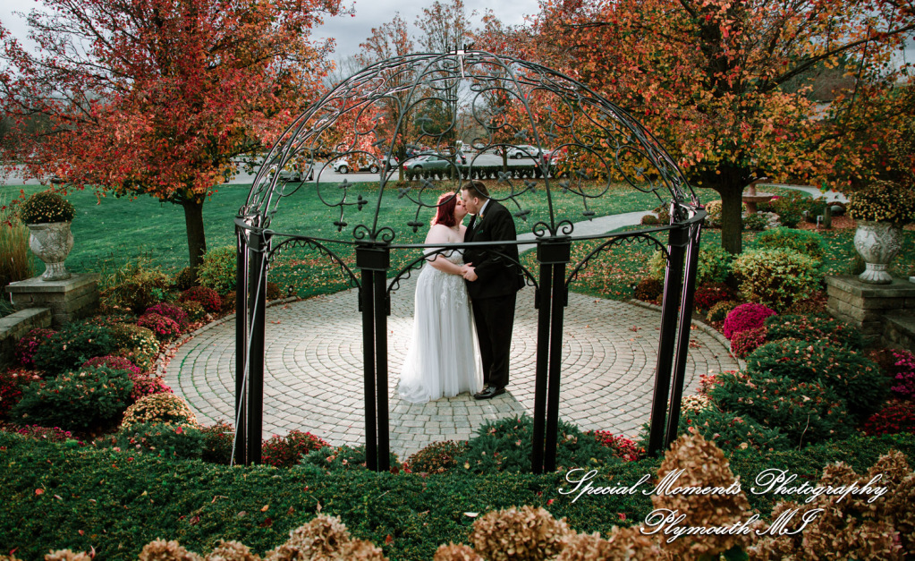Sarah & Chad at Tina's Country House Macomb Township MI wedding photograph