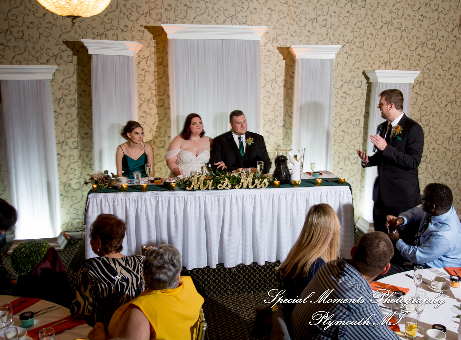 Sarah & Chad at Tina's Country House Macomb Township MI wedding photograph