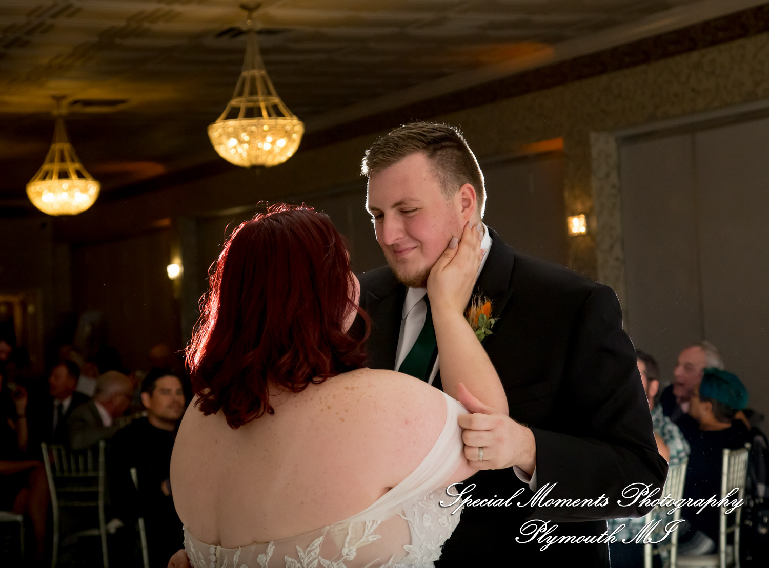 Sarah & Chad at Tina's Country House Macomb Township MI wedding photograph