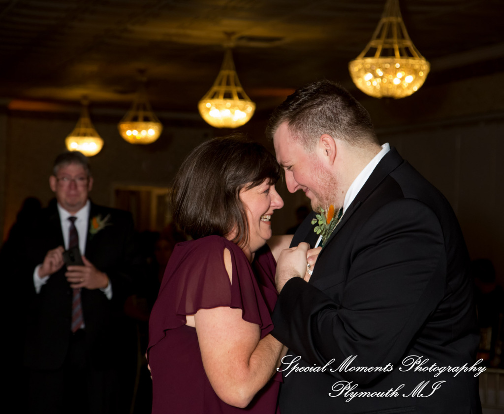Sarah & Chad at Tina's Country House Macomb Township MI wedding photograph