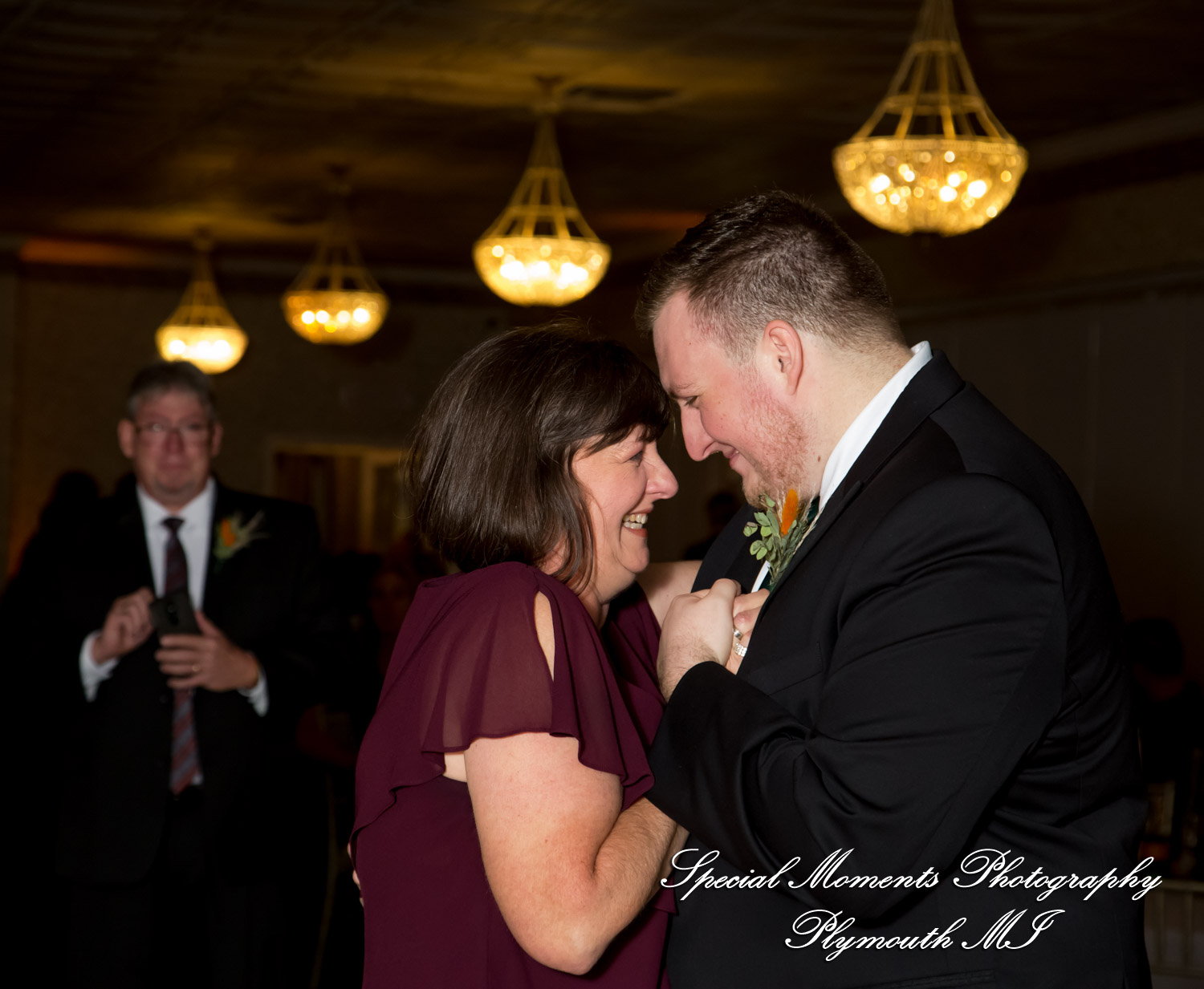 Sarah & Chad at Tina's Country House Macomb Township MI wedding photograph