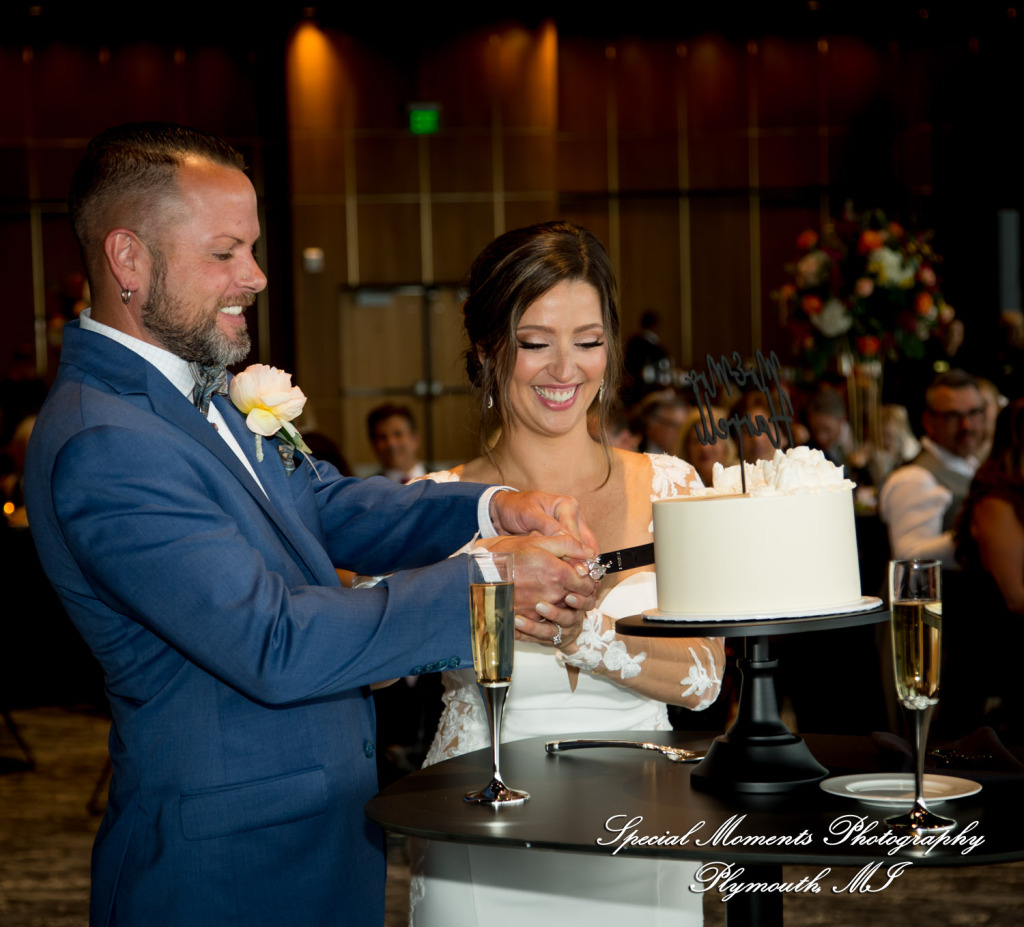 Reanna & Terrance at Elevate at One Campus Martius Detroit MI wedding photograph