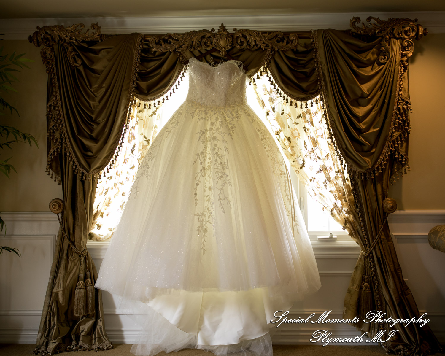 Heather & Cody at White House Wedding Chapel Warren MI wedding photograph