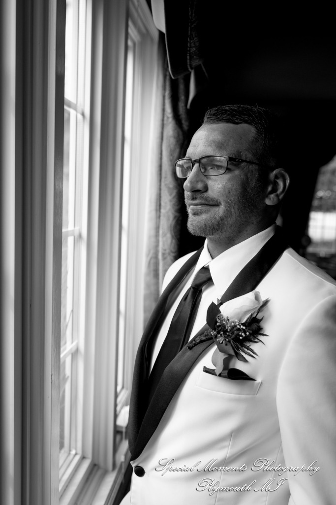 Heather & Cody at White House Wedding Chapel Warren MI wedding photograph