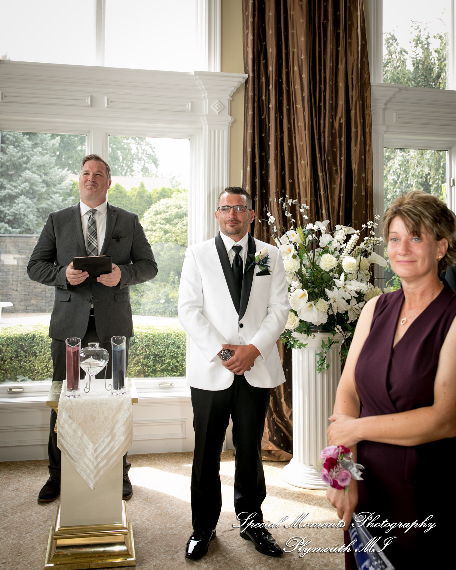 Heather & Cody at White House Wedding Chapel Warren MI wedding photograph